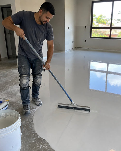 Aplicação de piso de porcelanato líquido